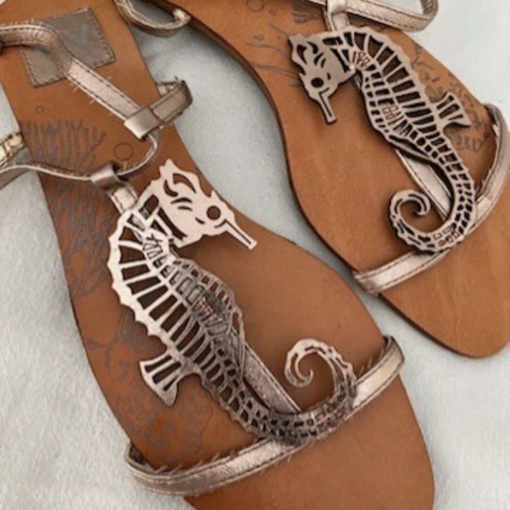 DV by Dolce Vita Rose Gold metallic flat sandals Size 7